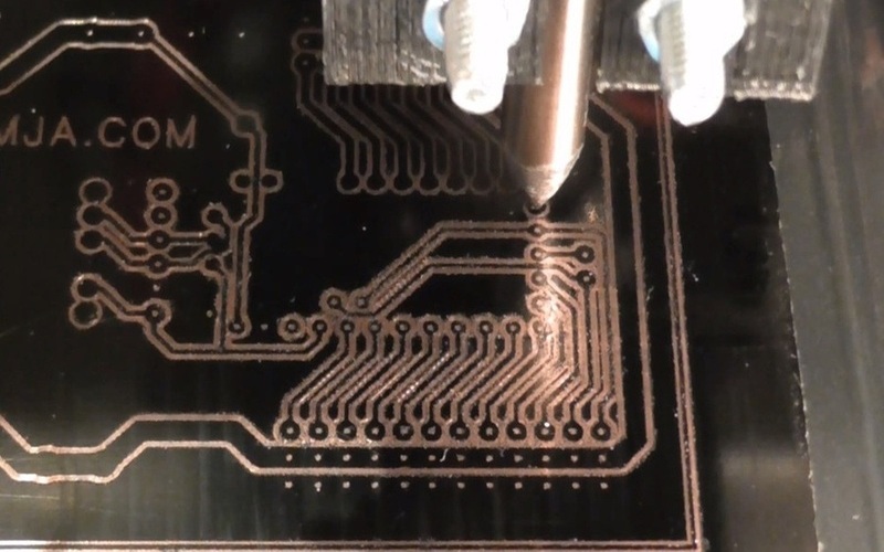 ساخت فیبر مدار چاپی با روش قلم‌ زنی لیزری